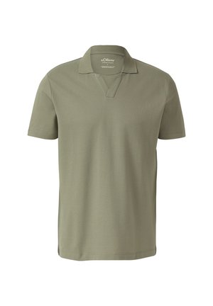 Kortemouwen olijfgroene poloshirt met een inkepingkraag en zonder knopen, weergegeven op een effen witte achtergrond.
