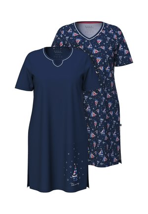 Twee nachthemden in marineblauw, één effen met een kleine zeilboot vlak bij de zoom, de andere met meerdere gekleurde zeilboten, ankers en sterren als patroon.