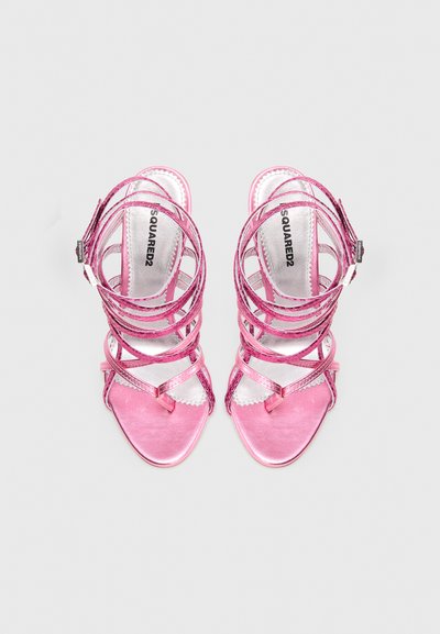 Rozā metāla strappy augstpapēžu sandales ar pirkstu cilpu un potītes sprādzi, uz sudrabotiem iekšzoliem ar zīmolu "DSQUARED2".