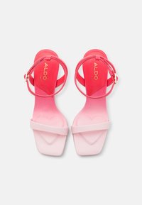 ALDO Korolliset sandaalit - red