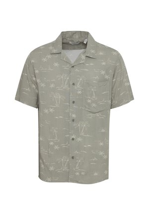 Srajca s kratkimi rokavi, svetlo siva, z belim vzorcem palmovega drevesa in sonca, enojni žep na prsih, sproščen kroj in mehak občutek tkanine.
