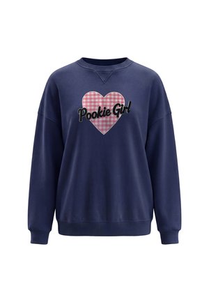 Mørkeblå sweatshirt med ribkanter ved ærmer og kant, med et lyserødt ternet hjerte og ordene "Pookie Girl" i sort skrift på fronten.