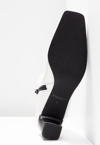 Vagabond Boots à talons - white