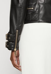 Guess OLIVIA MOTO JACKET - Imitatieleren jas - schwarz
