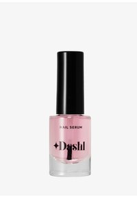 Nagelserum in een doorzichtige glazen fles met een zwarte dop. De vloeistof heeft een lichtroze tint. Het etiket zegt "Dashl" in zwarte tekst met een ster accent.