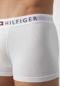 Tommy Hilfiger TRUNK 3 PACK - Calzoncillos - grey/white/desert sky