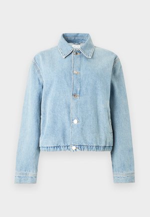 Světlomodrá džínová bunda s dlouhými rukávy, uzavíráním na knoflíky vpředu, límečkem a elastickým lemem.