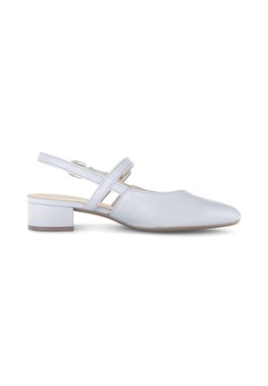 Chaussure slingback en cuir bleu clair avec talon bloc bas et deux lanières croisées sur le dessus, vue de profil sur fond blanc.