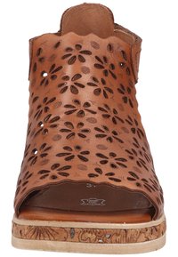 Remonte Kiilakorkosandaali - dark brown