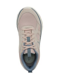 Sneaker rosa chiaro realizzato in mesh e suede. Presenta una punta arrotondata, accenti blu, lacci standard e una soletta imbottita.