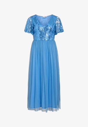 Svijetloplava haljina s bodicem posutim šarenim šljokicama i prozirnim rukavima u obliku lepršanja, sa lepršavom, slojevitom suknjom izrađenom od mekog materijala.