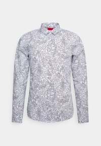 Camicetta a maniche lunghe in tessuto bianco con un motivo floreale nero, dotata di colletto e chiusura a bottoni, con taglio dritto e cuciture sagomate.