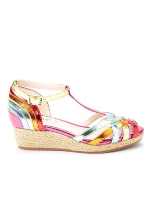 Sandale compensée avec semelle tressée en fibres naturelles et brides métalliques multicolores rose, or, argent, bleu et orange avec une boucle à la cheville.