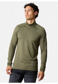 Olivgrünes Langarmshirt mit einem halben Reißverschluss-Kragen, ausgestattet mit Raglanärmeln und einer Reißverschlusstasche am linken Arm. Glatte, enganliegende Textur.