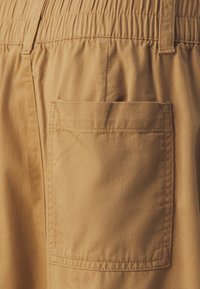 GAP EASY UTILITY - Pantaloni scurți - pretzel