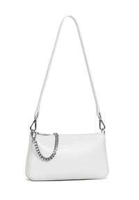 Borsa a spalla in pelle bianca con texture liscia, dettaglio a catena sulla tracolla e hardware in argento. Caratterizzata da una chiusura con zip e dettagli con logo.