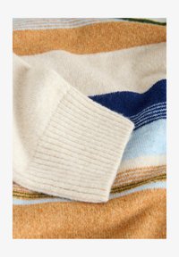 Pasirinkta, ecru white