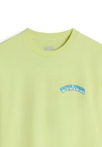 Vaaleanvihreä puuvillainen t-paita, jossa on pyöreä kaula-aukko ja sininen "VANS"-logo brodeerattuna vasemmalle puolelle. Liukas pinta, rento muotoilu.