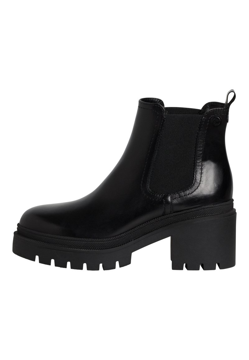 Botas de tobillo negras hechas de cuero brillante con paneles elásticos en los lados, un tacón grueso y una suela de goma estriada. Tirador decorativo en la parte trasera.