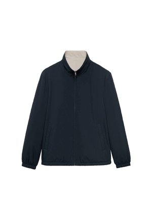 Chaqueta con cremallera de color azul marino, con cuello alto, puños elásticos y bolsillos laterales, sobre fondo blanco.
