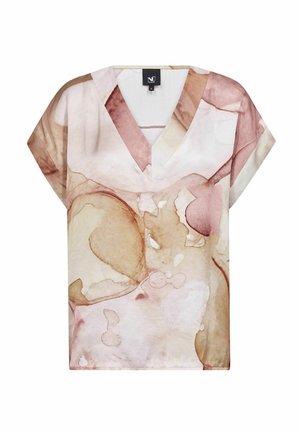 Bluza s kratkim rukavima i V-izrezom, ležernog kroja s apstraktnim akvarelnim uzorkom u nježnim nijansama ružičaste, bež i smeđe.