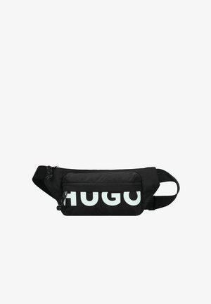 Borsa a cintura nera in nylon con tasca frontale con zip, caratterizzata da un logo "HUGO" bianco in evidenza, cinturino regolabile e tessuto texturizzato.