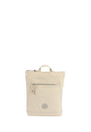 Beige rechthoekige rugzak met bovenhandvat, voorvak met rits en een rond merklogo nabij het midden onderaan.