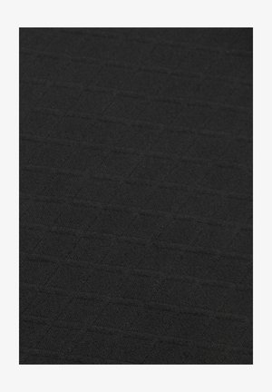 Černá texturovaná látka s jemným diamantovým vzorem, s měkkým pleteným vzhledem. Povrch je jednotný a hladký.