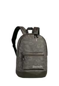 Grijze camouflage rugzak met een gestructureerde afwerking, een voorvak met rits, gevoerde banden en een stevige zwarte bodem. "Bench." logo op de voorkant.