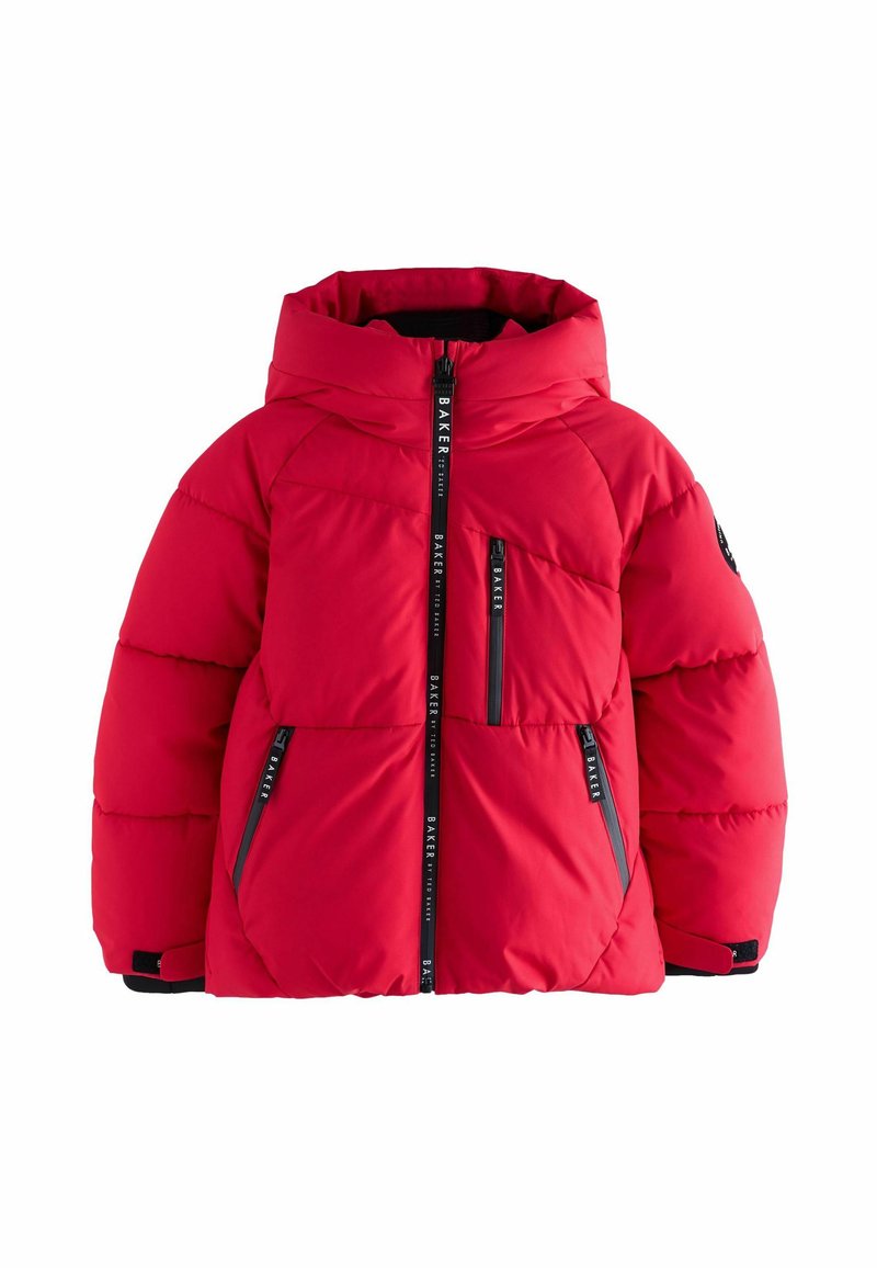 Chaqueta acolchada roja con capucha, cierre de cremallera y detalles en negro. El diseño incluye dos bolsillos frontales con cremallera y textura acolchada.