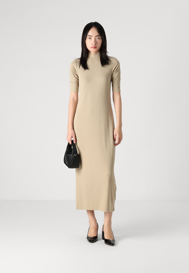 Tommy Hilfiger MIDI DRESS - Denní šaty - sandalwood