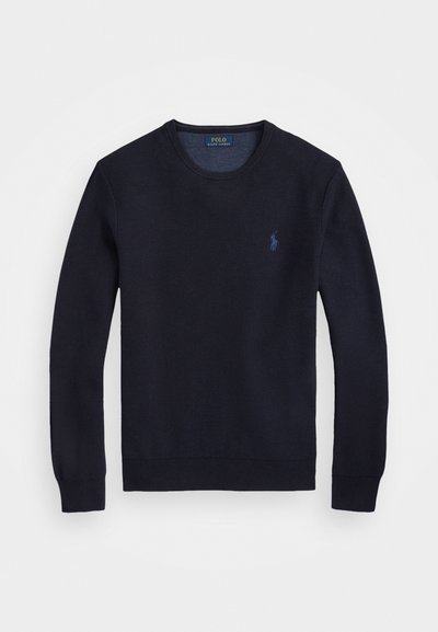 Sweater de malha azul marinho com decote redondo, punhos e cintura canelados, apresentando um pequeno logótipo bordado no peito.