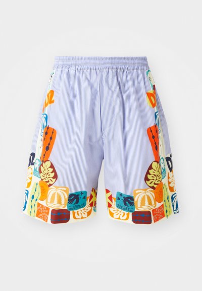 Gestreifte Schwimmshorts mit einem bunten, gemusterten Saum, der tropische und abstrakte Designs zeigt. Hergestellt aus leichtem Stoff, mit elastischem Bund.