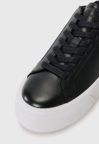 Calvin Klein Jeans Sportbačiai - black/bright white