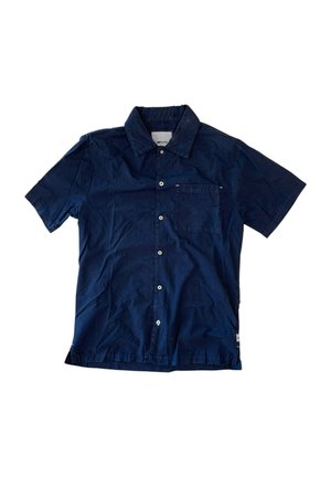 Camicetta con colletto a maniche corte in blu navy. Realizzata in tessuto leggero, presenta una tasca frontale e chiusura con bottoni bianchi.