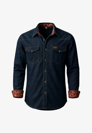 Donkerblauwe denim overhemden met twee borstzakken, gouden knopen en contrasterende geometrische patronen op de binnenmanchetten. Klassieke kraag en een getailleerde pasvorm.