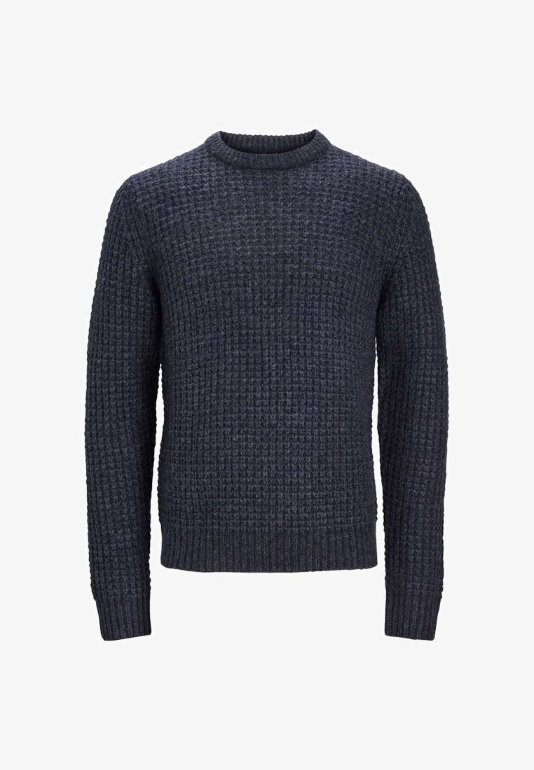 Pull marin avec une texture tricotée épaisse, col rond et manches longues. Présente un ourlet et des poignets côtelés, mettant en valeur un design classique.