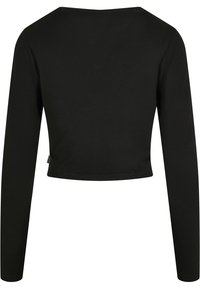Schwarzes langärmliges Crop-Top aus weichem Stoff mit einem weiten Halsausschnitt, versehen mit einem kleinen Markenetikett an der Seite für zusätzliche Details.