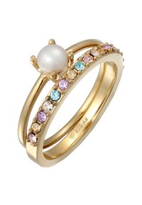 Gouden ring met een centrale parel en een band bezet met meerkleurige kristallen in roze, blauw en doorschijnend. Soepele en gepolijste afwerking.