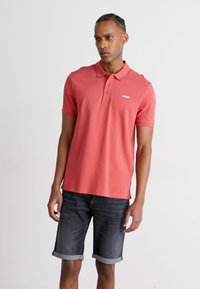 HUGO DONOS - Polo - medium red