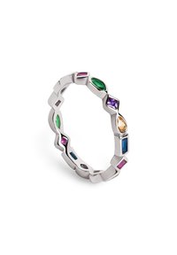 Anello d'argento con forme geometriche e gemme colorate: viola, verde, blu e arancione. Texture liscia con finitura lucida.