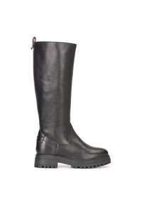 Botas de cuero negro hasta la rodilla con acabado texturizado, puntera redondeada y suela de goma con tracción. Cuenta con una lengüeta en la parte posterior para facilitar su uso.