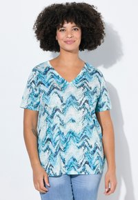 Kortærmet V-hals t-shirt i blå og hvid med et bølget mønster. Lavet af letvægtsstof, med en afslappet pasform og små sideslidser.