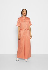 Jordan HERITAGE FLIGHTSUIT - Macacão - crimson bliss