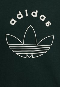 adidas Originals GRAPHIC KIDS - T-shirt con stampa - mineral green