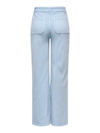 Pantalon droit taille haute bleu clair avec passants pour ceinture et deux poches plaquées à l'arrière, présenté de dos sur fond blanc.