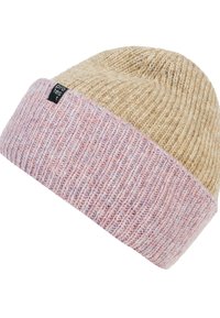 Gehaakte beanie met omgevouwen boord in roze en beige garen, voorzien van een klein zwart merklabel op de boord.