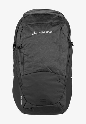 Sac à dos noir en tissu texturé, doté d'une poche supérieure, de zips latéraux et d'un logo bien en vue à l'avant. Panneau inférieur résistant.