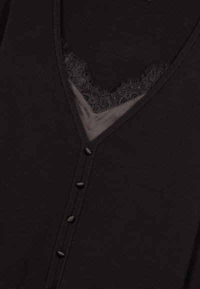 Sort cardigan med V-udskæring, der har en blondekant og fem knapper foran. Glat tekstur, letvægtsstof.