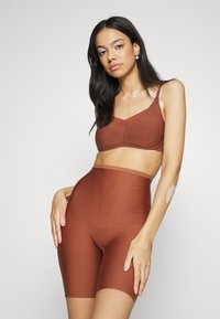 Triumph MY LIGHT SENSATION PANTY - Figūrą formuojantys apatiniai - dark caramel